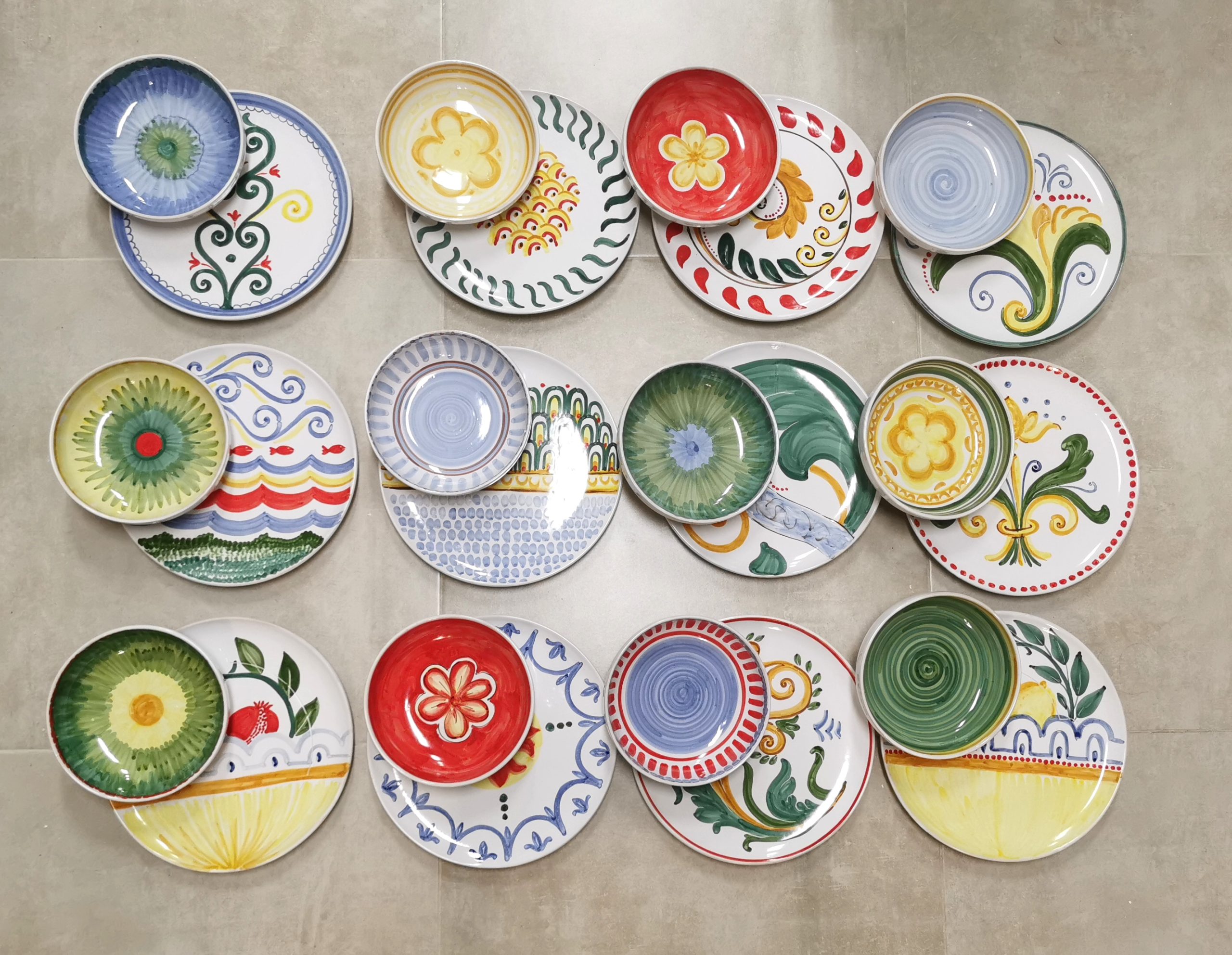 Servizio di piatti moderno 02